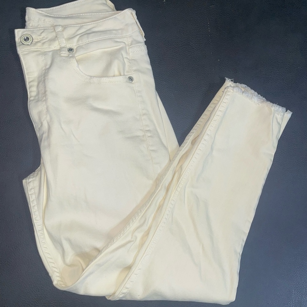 Banana Cream – High-Rise Skinny Jean with Raw Hem
Size: 7/8 | Color: Pale Yellow